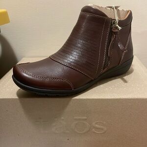Taos Ankle Boot, Size 6M